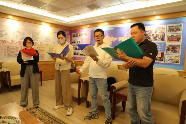 行政團隊唱出國際力！　中山大學打造最有感雙語校園1